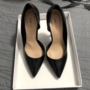 Pointed toe black heels